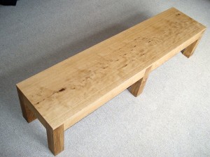 Bench in oak