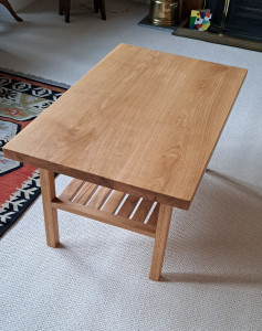 Coffee table with magazine rack in oak