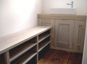 Fitted cupboard, bench and shoerack in ash