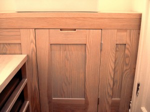 Fitted cupboard, bench and shoerack in ash