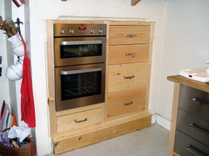 Kitchen drawer and cooker unit in pine